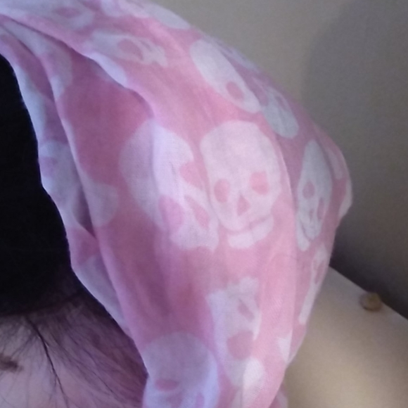 Pink skull scarf fe h&m - Picture 2 of 7